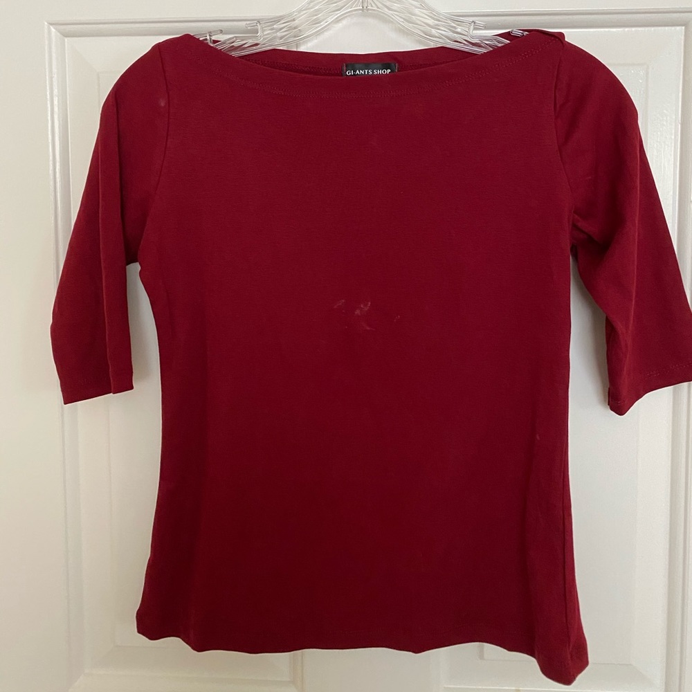 Semi off-shoulder - BURGUNDY. Fits XS-S.